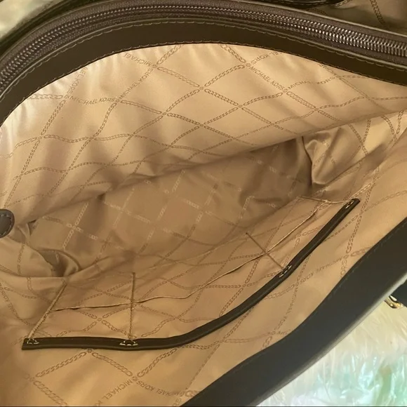 Last one✨Michael Kors large voyager shoulder tote bag - Picture 16 of 16